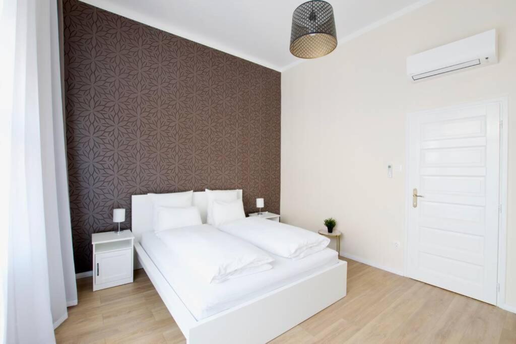 Premium Apartment By Hi5 - Astoria 4 Bedroom Budapest Exterior photo