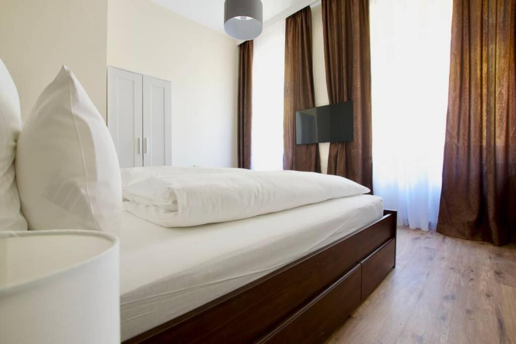 Premium Apartment By Hi5 - Astoria 4 Bedroom Budapest Exterior photo