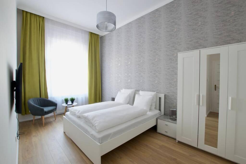 Premium Apartment By Hi5 - Astoria 4 Bedroom Budapest Exterior photo
